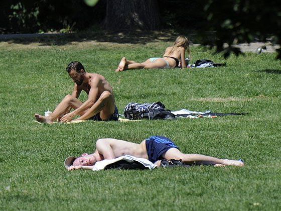 In der Sonne zu braten, kann gefährlich werden In der Sonne zu braten, kann gefährlich werden