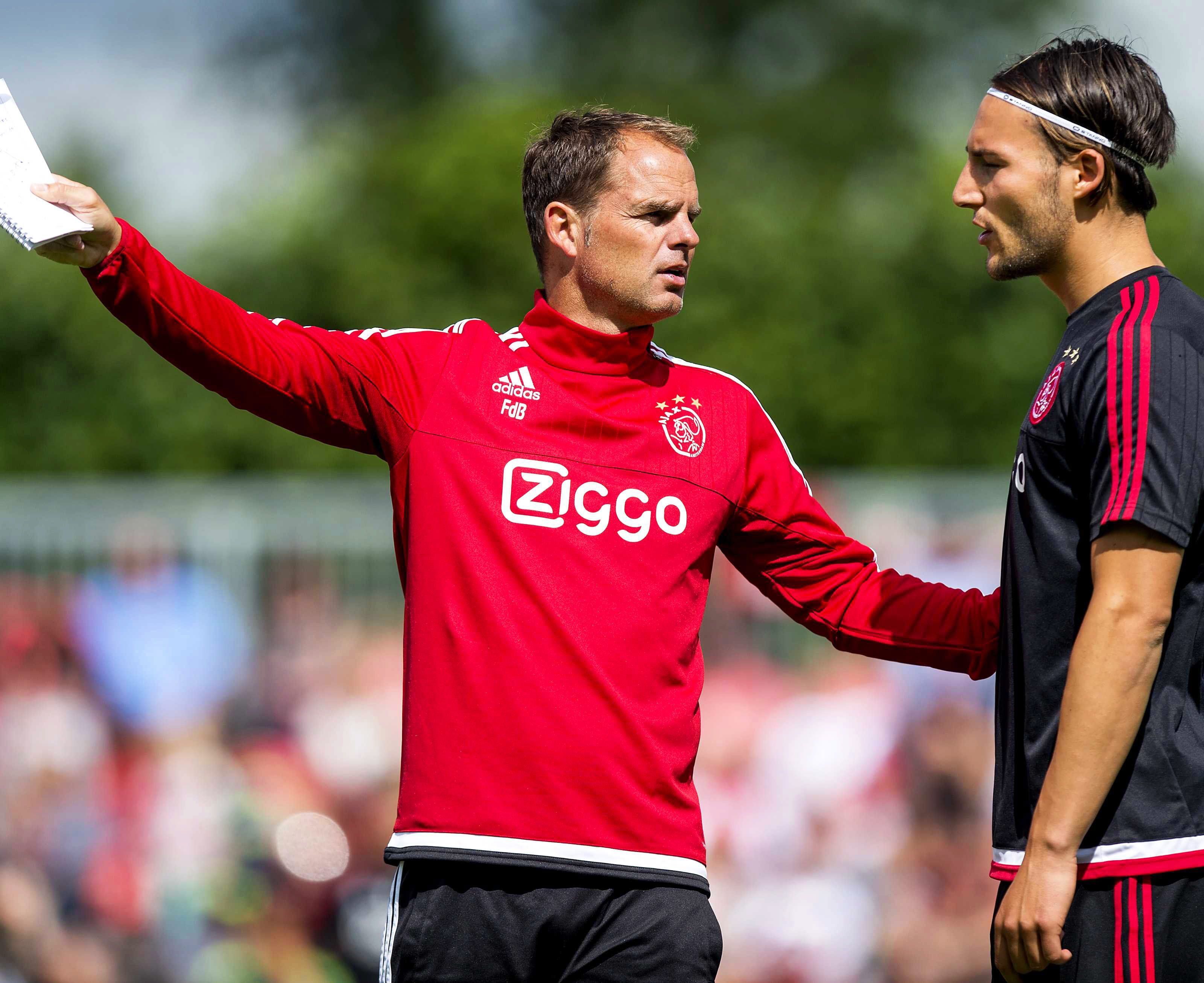 Ajax-Trainer De Boer geht selbstbewusst in die Partie gegen Rapid Wien. Ajax-Trainer De Boer geht selbstbewusst in die Partie gegen Rapid Wien.