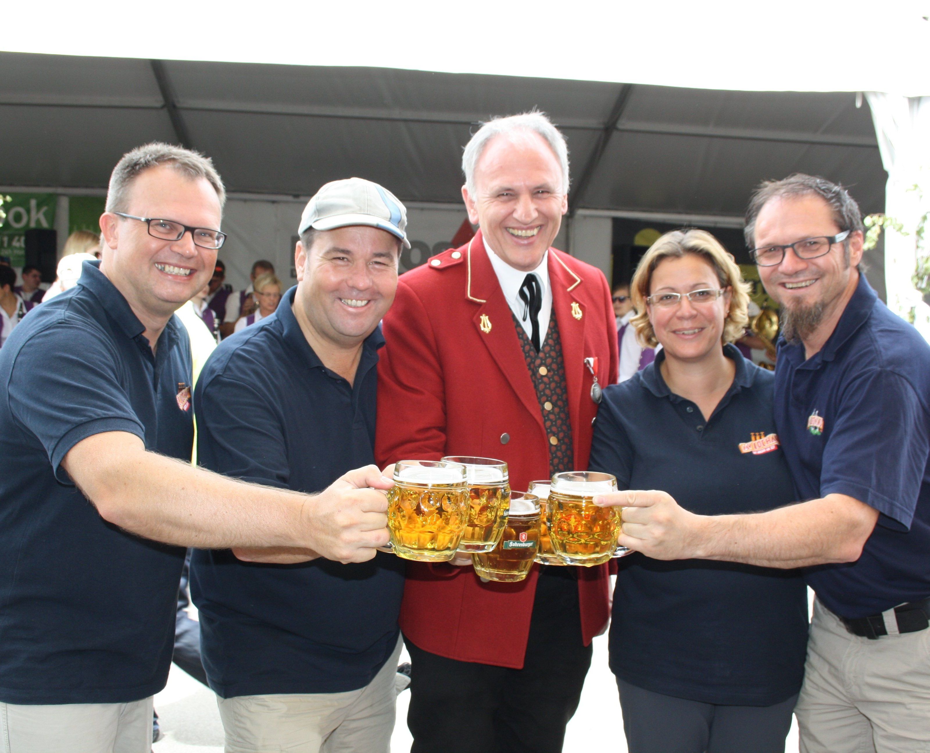 Ein Prost auf ein bestens gelungenes „Lochauer Dorffest 2015“ mit dem Musikverein Lochau als erfolgreichem Veranstalter. Ein Prost auf ein bestens gelungenes „Lochauer Dorffest 2015“ mit dem Musikverein Lochau als erfolgreichem Veranstalter.