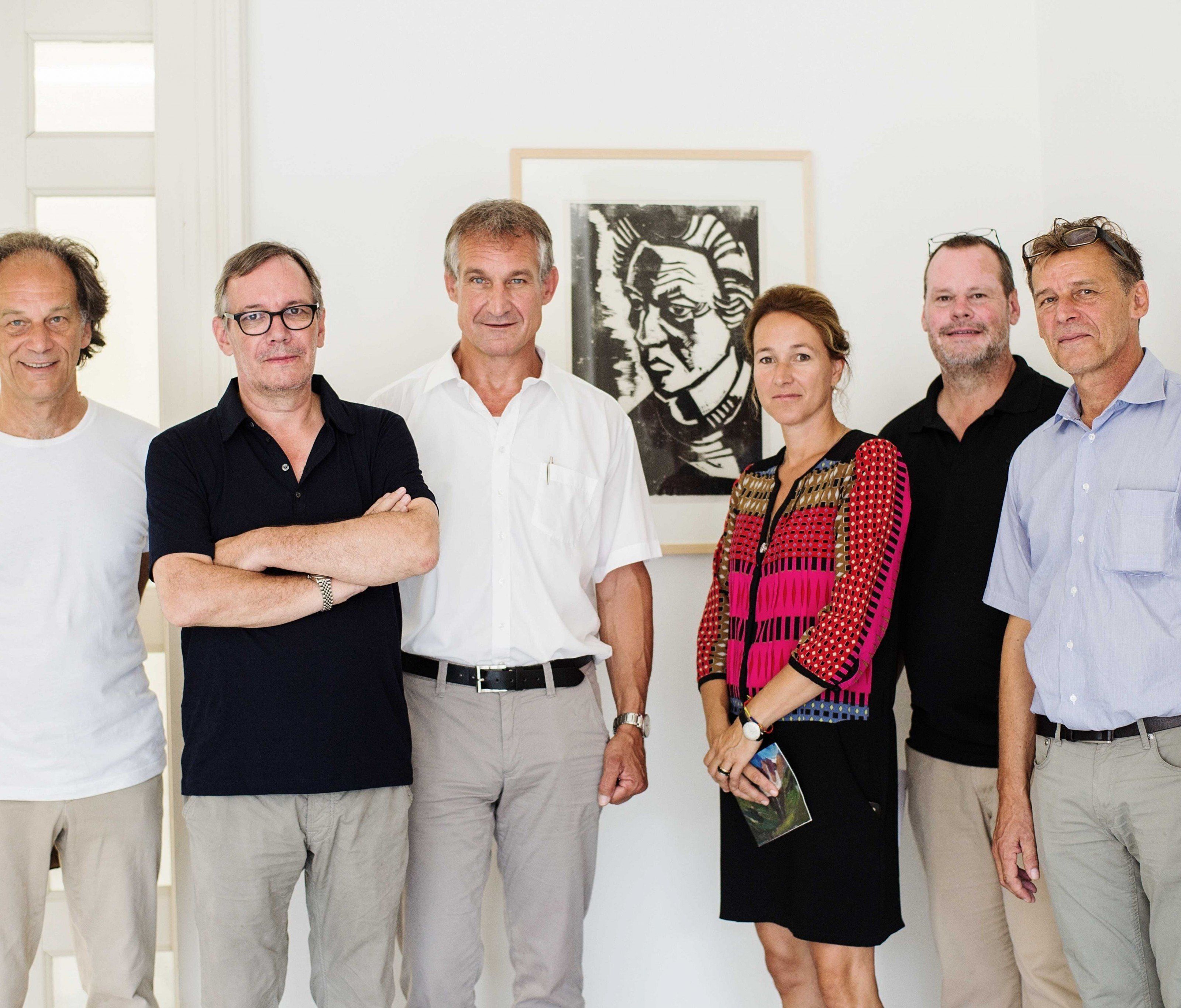 Präsentierten die Sommerausstellung der Landeshauptstadt Bregenz im Palais Thurn & Taxis: Hermann Fetz, Kulturamtsleiter Wolfgang Fetz, Bürgermeister Markus Linhart, Kulturstadträtin Judith Reichart, Kurator Thomas Schiretz und Lukas Fetz (v.l.). Präsentierten die Sommerausstellung der Landeshauptstadt Bregenz im Palais Thurn & Taxis: Hermann Fetz, Kulturamtsleiter Wolfgang Fetz, Bürgermeister Markus Linhart, Kulturstadträtin Judith Reichart, Kurator Thomas Schiretz und Lukas Fetz (v.l.).