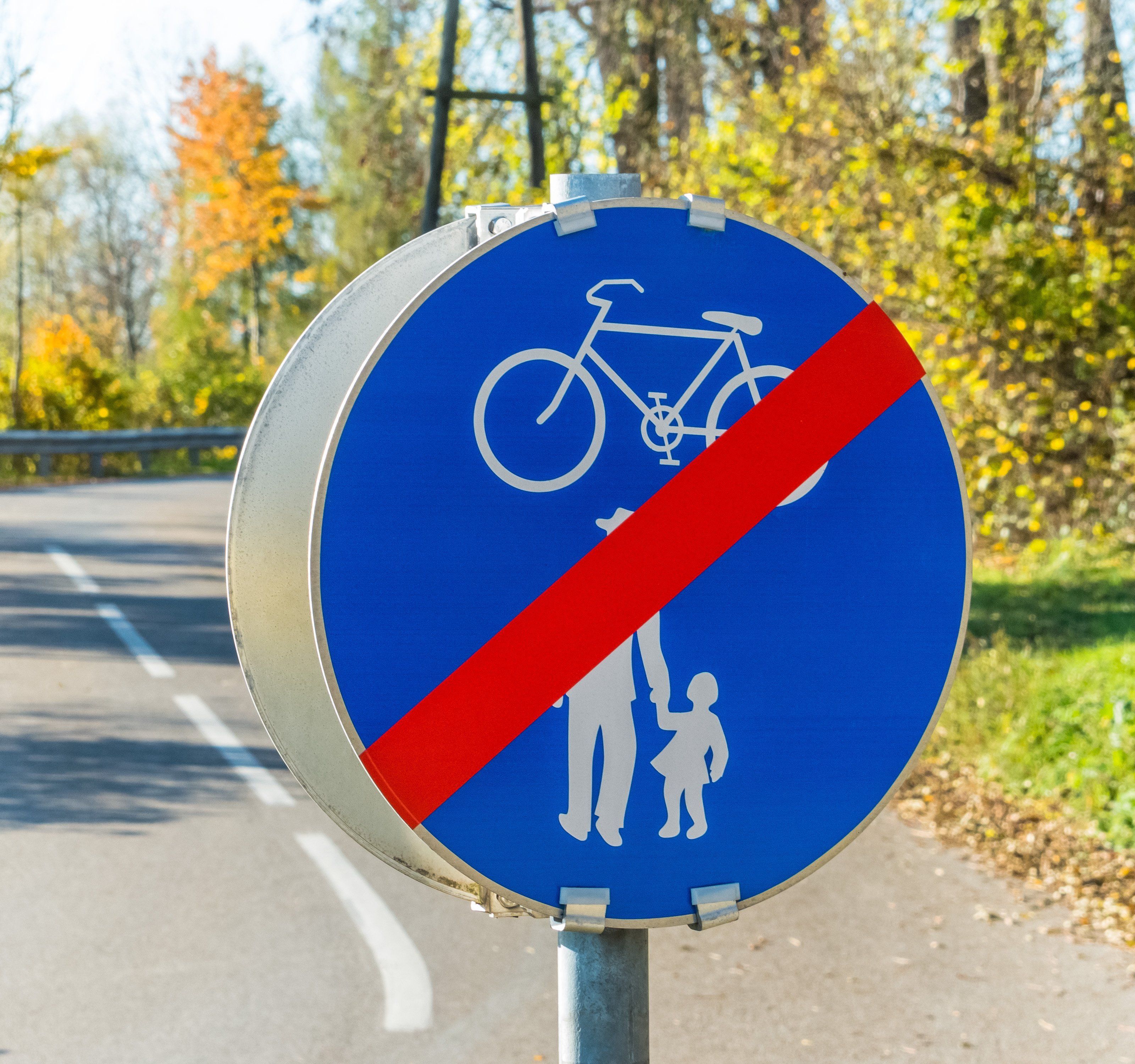 Die 70-Jährige war mit dem Fahrrad auf dem Gehsteig unterwegs.