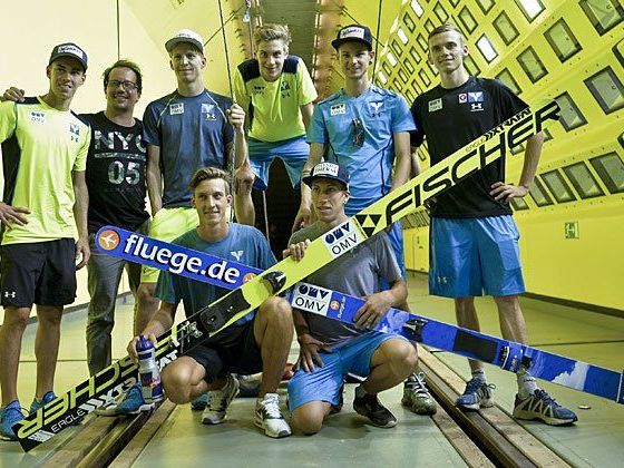 Die ÖSV-Skispringer Gregor Schlierenzauer (1. Reihe L), Thomas Diethart (1. Reihe R) und Teamkollegen am Freitag, 24. Juli 2015, bei Windkanaltests in Wien Die ÖSV-Skispringer Gregor Schlierenzauer (1. Reihe L), Thomas Diethart (1. Reihe R) und Teamkollegen am Freitag, 24. Juli 2015, bei Windkanaltests in Wien