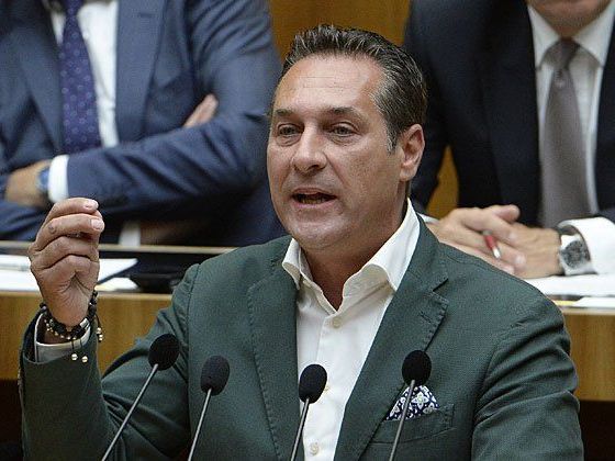 FPÖ-Chef Heinz Christian Strache tat seine Meinung in der Asylfrage kund FPÖ-Chef Heinz Christian Strache tat seine Meinung in der Asylfrage kund