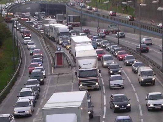 Unfall auf der A23 im Abendverkehr. Unfall auf der A23 im Abendverkehr.