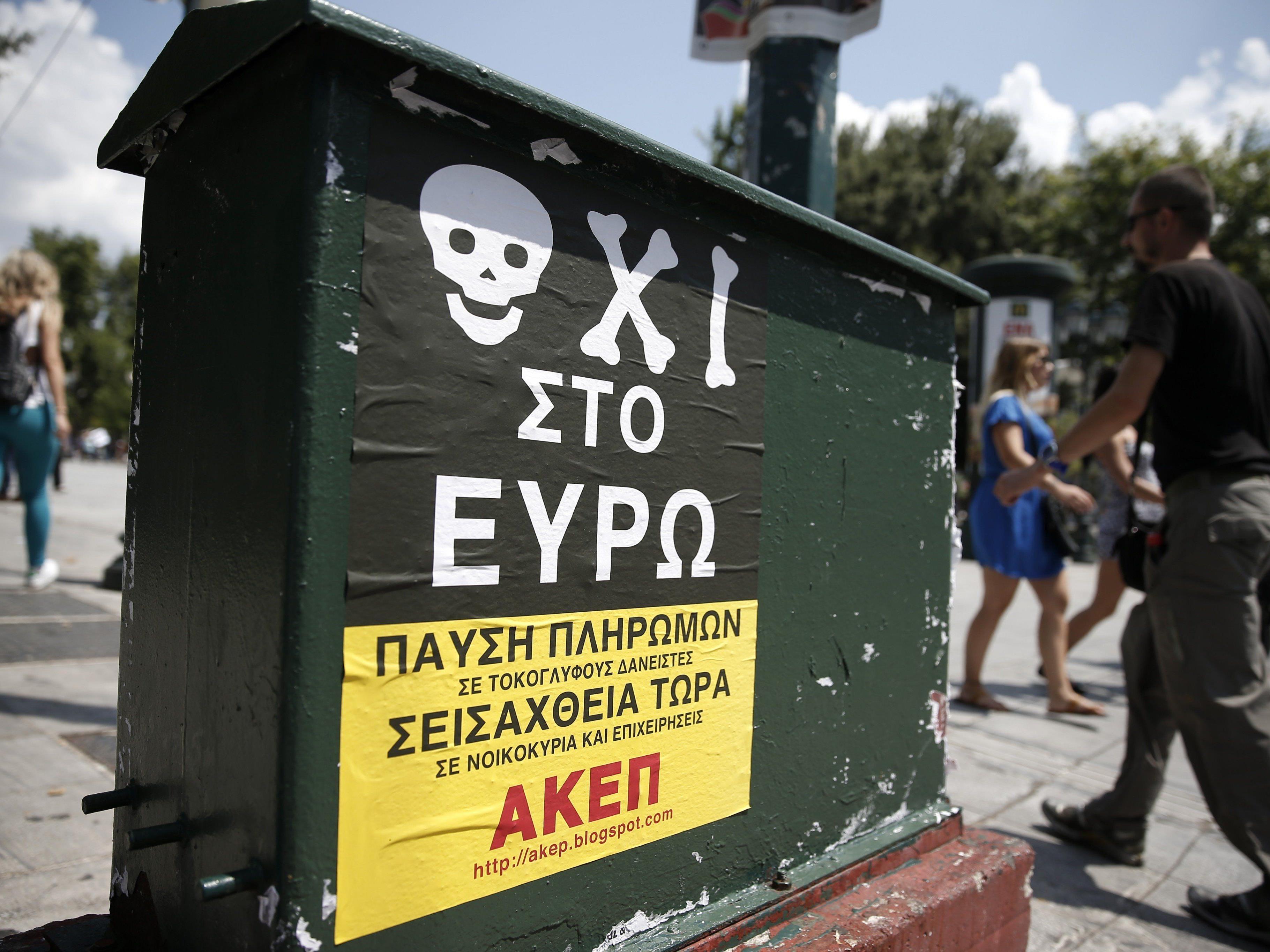 Herabgestuftes Griechenland hält an Referendum fest