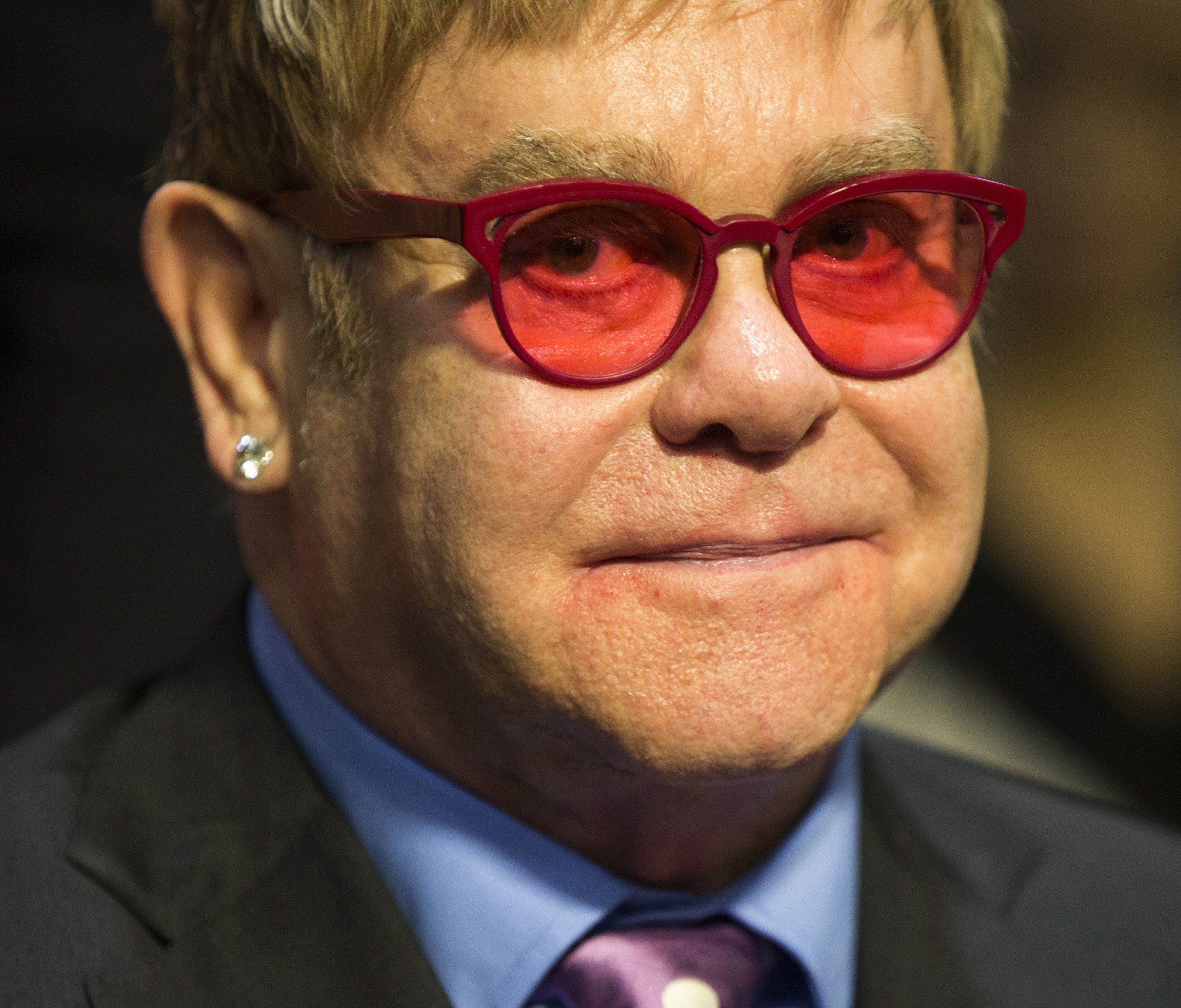 Elton John lädt für den guten Zweck zum Tennis Elton John lädt für den guten Zweck zum Tennis