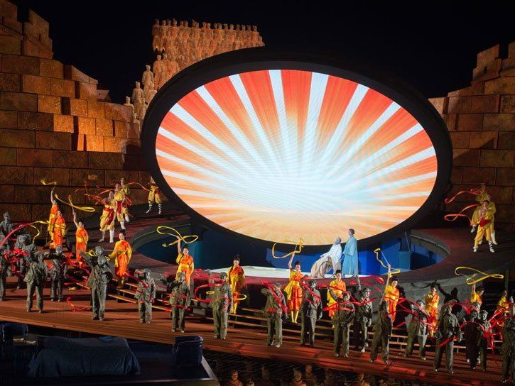 "Turandot": Farbenprächtiges Edel-Spektakel auf der Seebühne. "Turandot": Farbenprächtiges Edel-Spektakel auf der Seebühne.