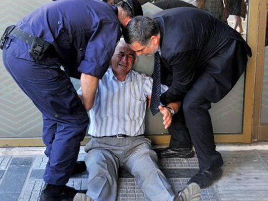 77-Jähriger über eigenes und Elend des Landes entsetzt. 77-Jähriger über eigenes und Elend des Landes entsetzt.