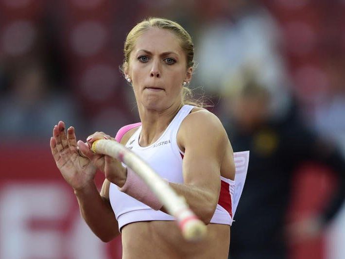 Kira Grünberg während des Stabhochsprung-Finales der Frauen bei den Leichtathletik-Europameisterschaften im Letzigrund-Stadion Kira Grünberg während des Stabhochsprung-Finales der Frauen bei den Leichtathletik-Europameisterschaften im Letzigrund-Stadion