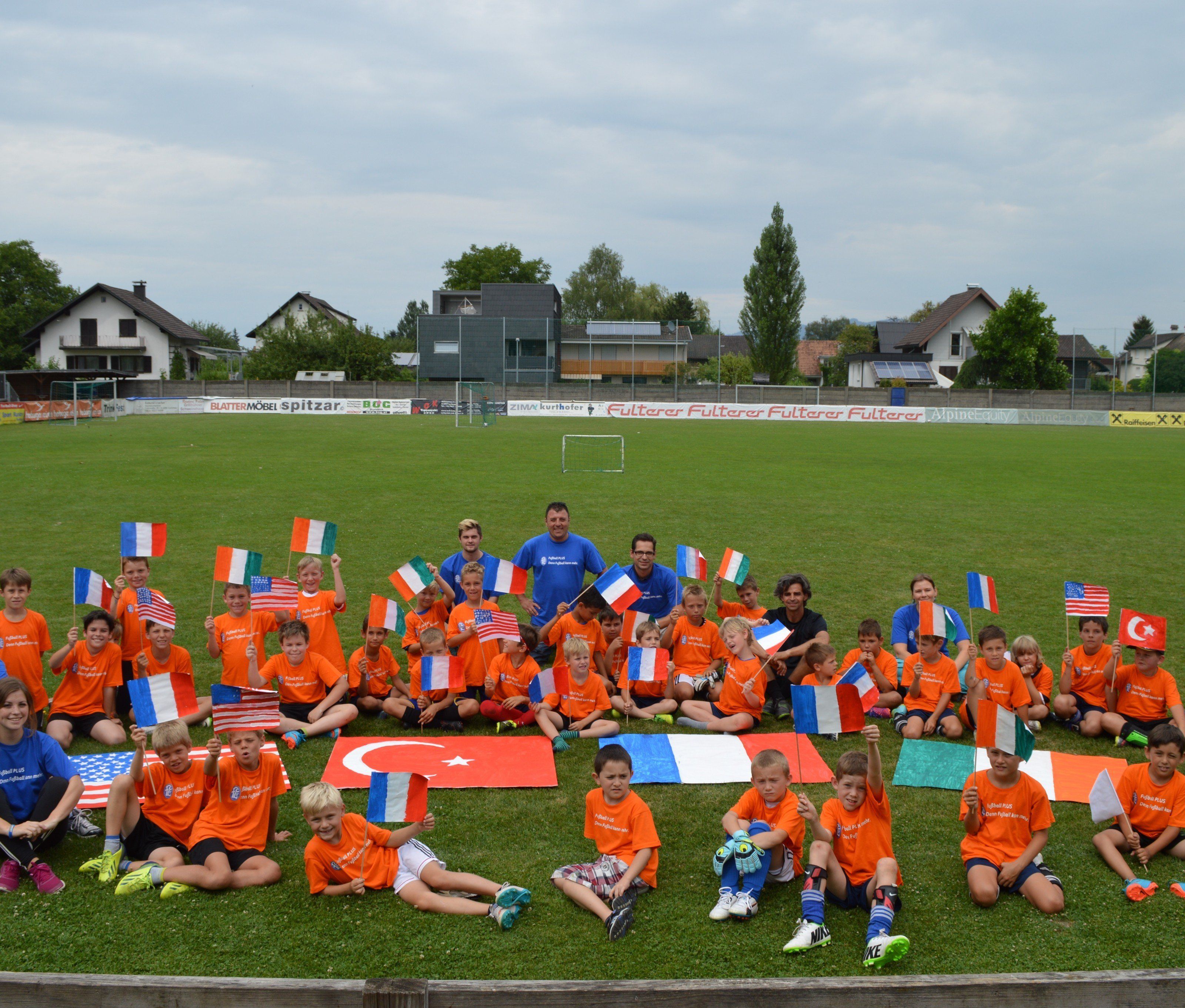 Unter dem Motto 5 Tage - 5 Länder fand auch heuer wieder das Sommer - Fußballcamp statt Unter dem Motto 5 Tage - 5 Länder fand auch heuer wieder das Sommer - Fußballcamp statt