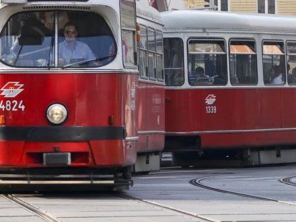 Pkw gegen Straßenbahn in Wien-Floridsdorf