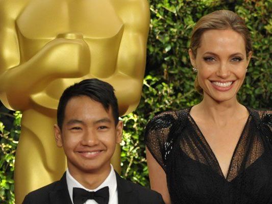 Angelina Jolie mit Sohn Maddox Angelina Jolie mit Sohn Maddox