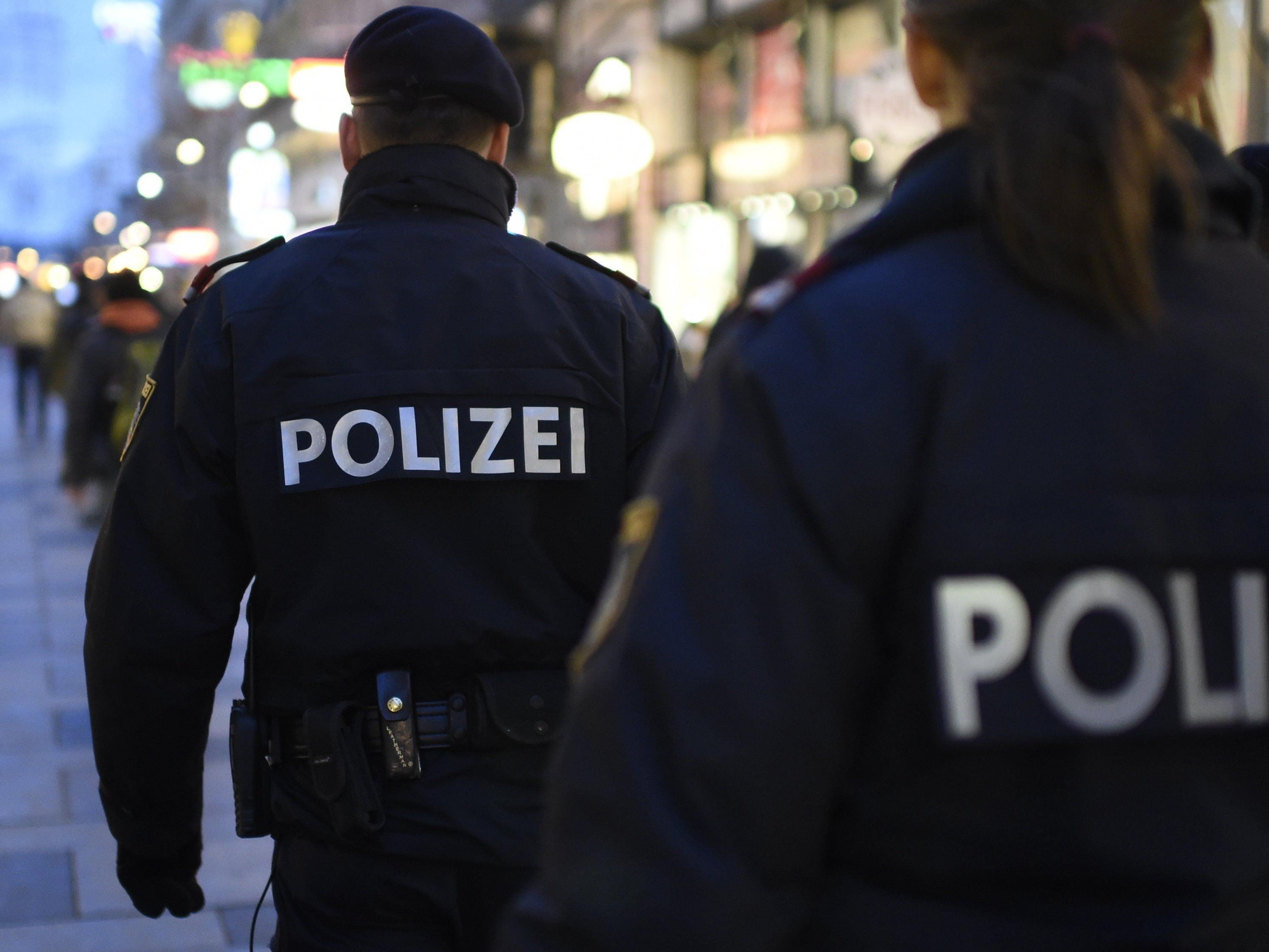 Drei Männer wurden bei einem Autoeinbruch in Wien-Mariahilf erwischt.
