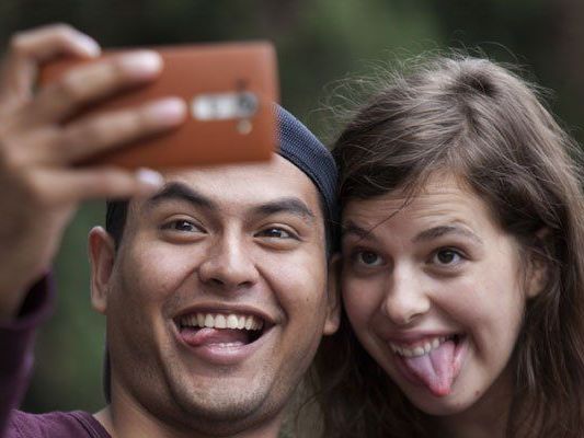 Selfies vor öffentlichen Gebäuden sollen weiterhin erlaubt sein.