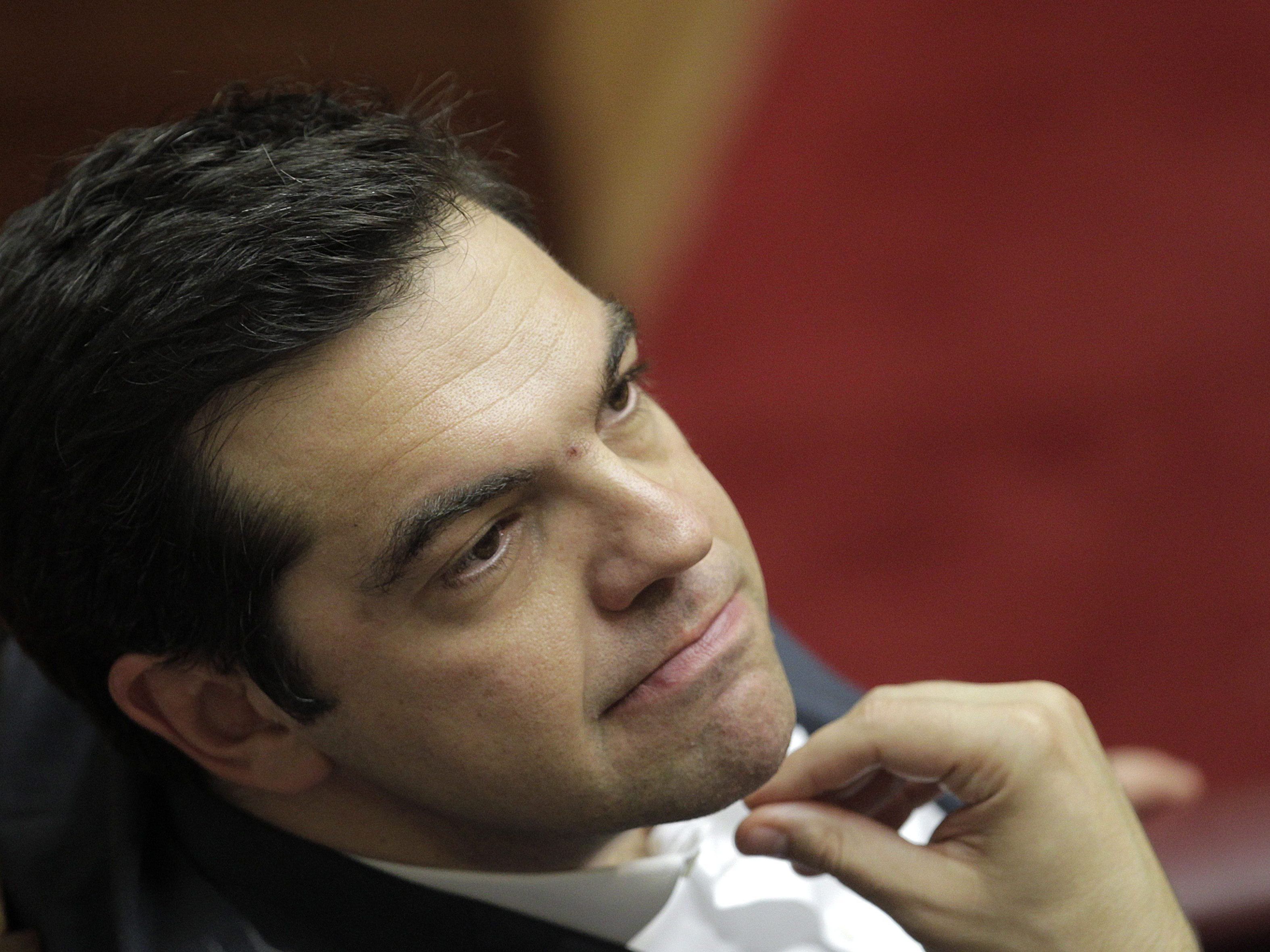 Tsipras bringt weiteres Reformgesetz ins Parlament ein und ringt um Mehrheit. Tsipras bringt weiteres Reformgesetz ins Parlament ein und ringt um Mehrheit.