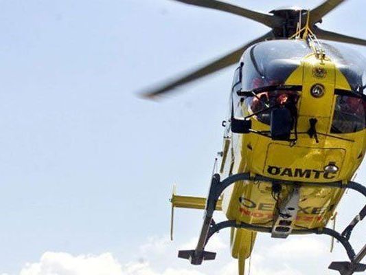 Vier Verletzte nach schwerem Unfall. Vier Verletzte nach schwerem Unfall.