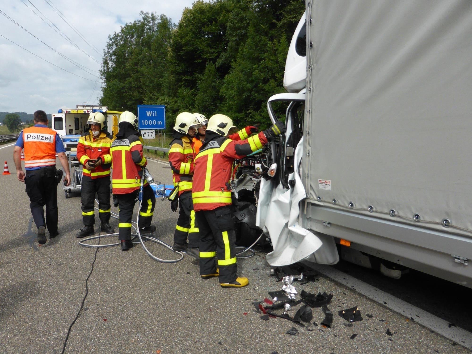 Wil: Schwerer Unfall auf der Autobahn, zwei Vorarlberger involviert.