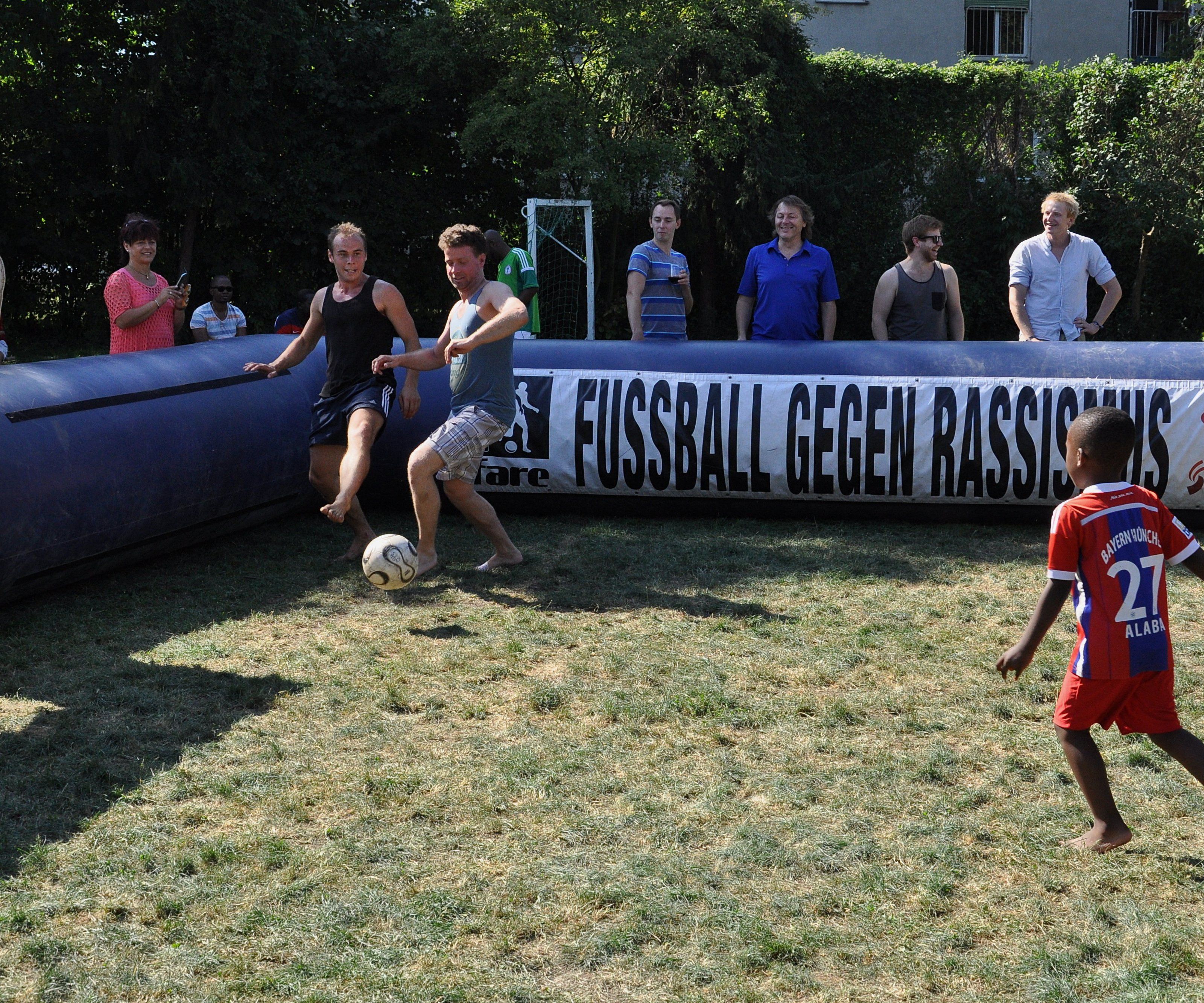 Spiel und Spaß für den guten Zweck beim Barfußturnier der FHF.