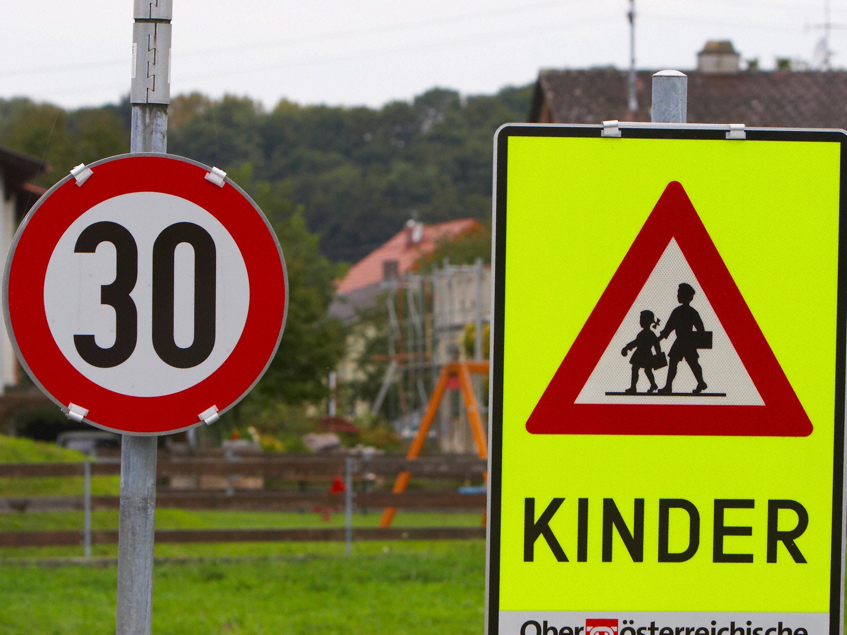 Der Schulweg birgt für Kinder zahlreiche Gefahren im Straßenverkehr.