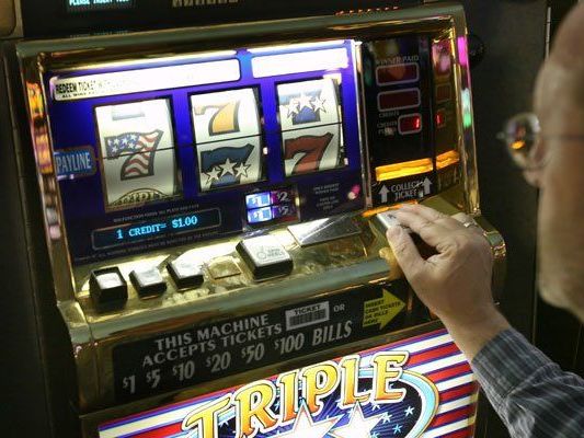 Über 400 Spielautomaten wurden bei Kontrollen beschlagnahmt. Über 400 Spielautomaten wurden bei Kontrollen beschlagnahmt.