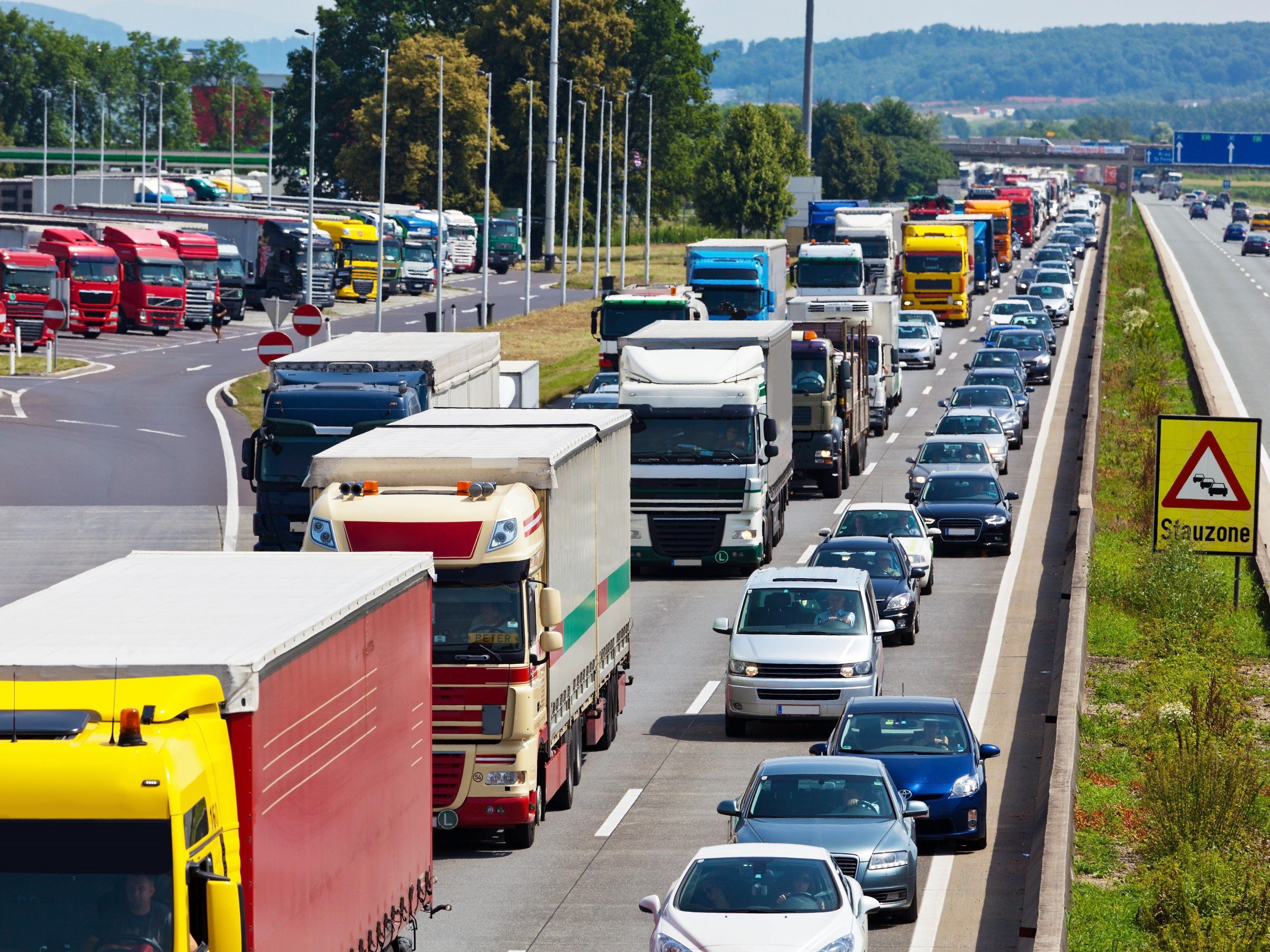 Urlauberschichtwechsel sorgt für viel Verkehr auf Österreichs Straßen.