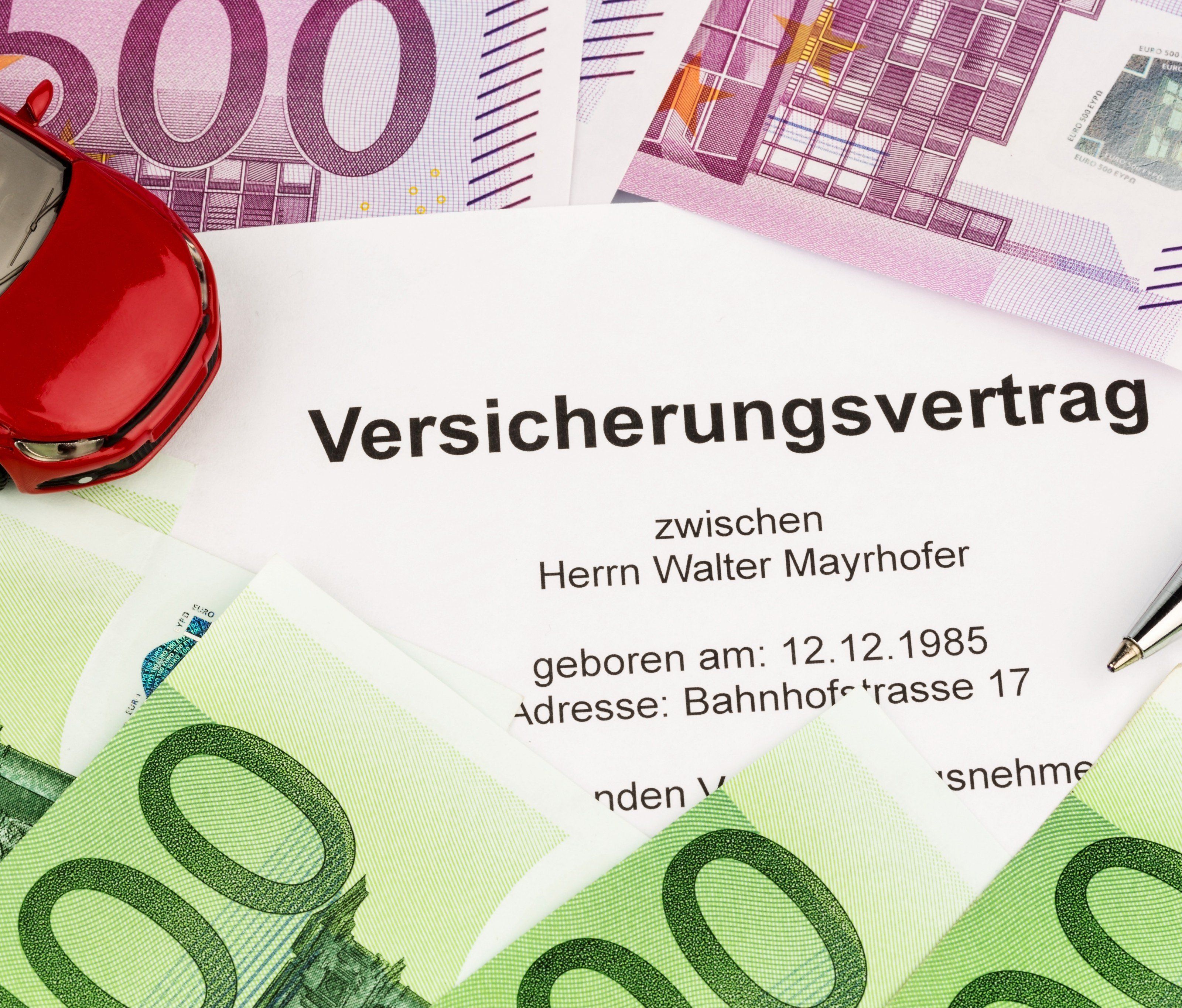 Der Makler verlängerte Verträge oder erhöhte die Versicherungssumme, ohne, dass die Kunden Bescheid wussten. Der Makler verlängerte Verträge oder erhöhte die Versicherungssumme, ohne, dass die Kunden Bescheid wussten.