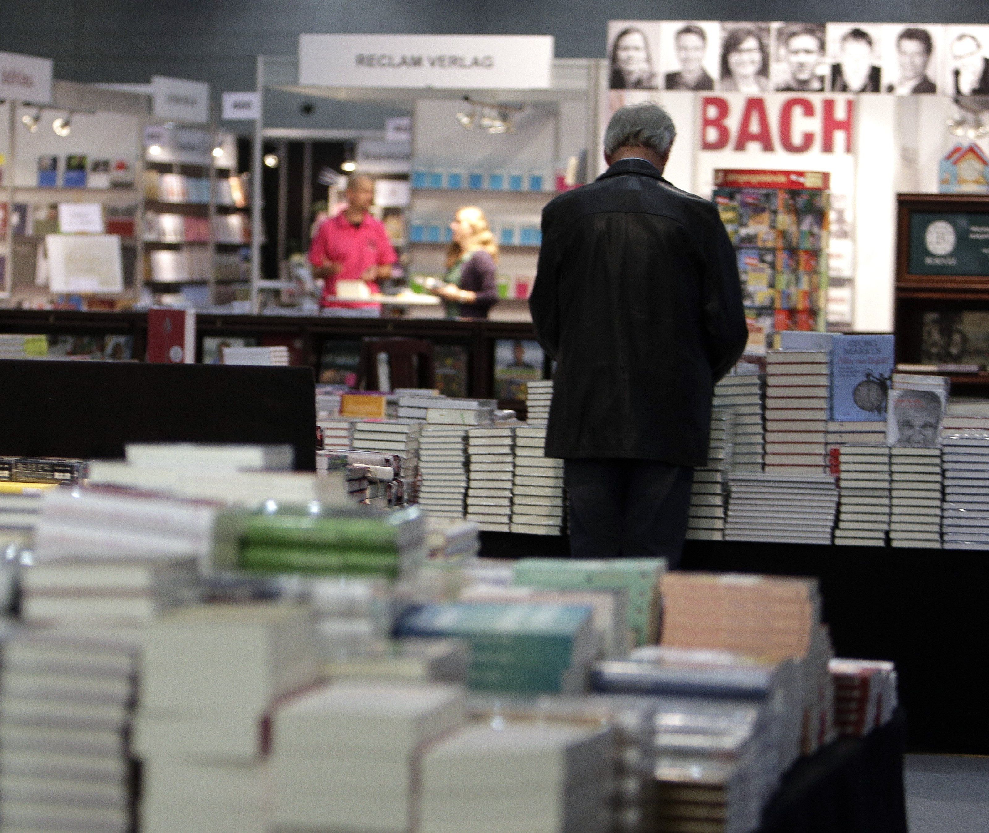 Vier Österreicher dürfen auf den Deutschen Buchpreis 2015 hoffen. Vier Österreicher dürfen auf den Deutschen Buchpreis 2015 hoffen.