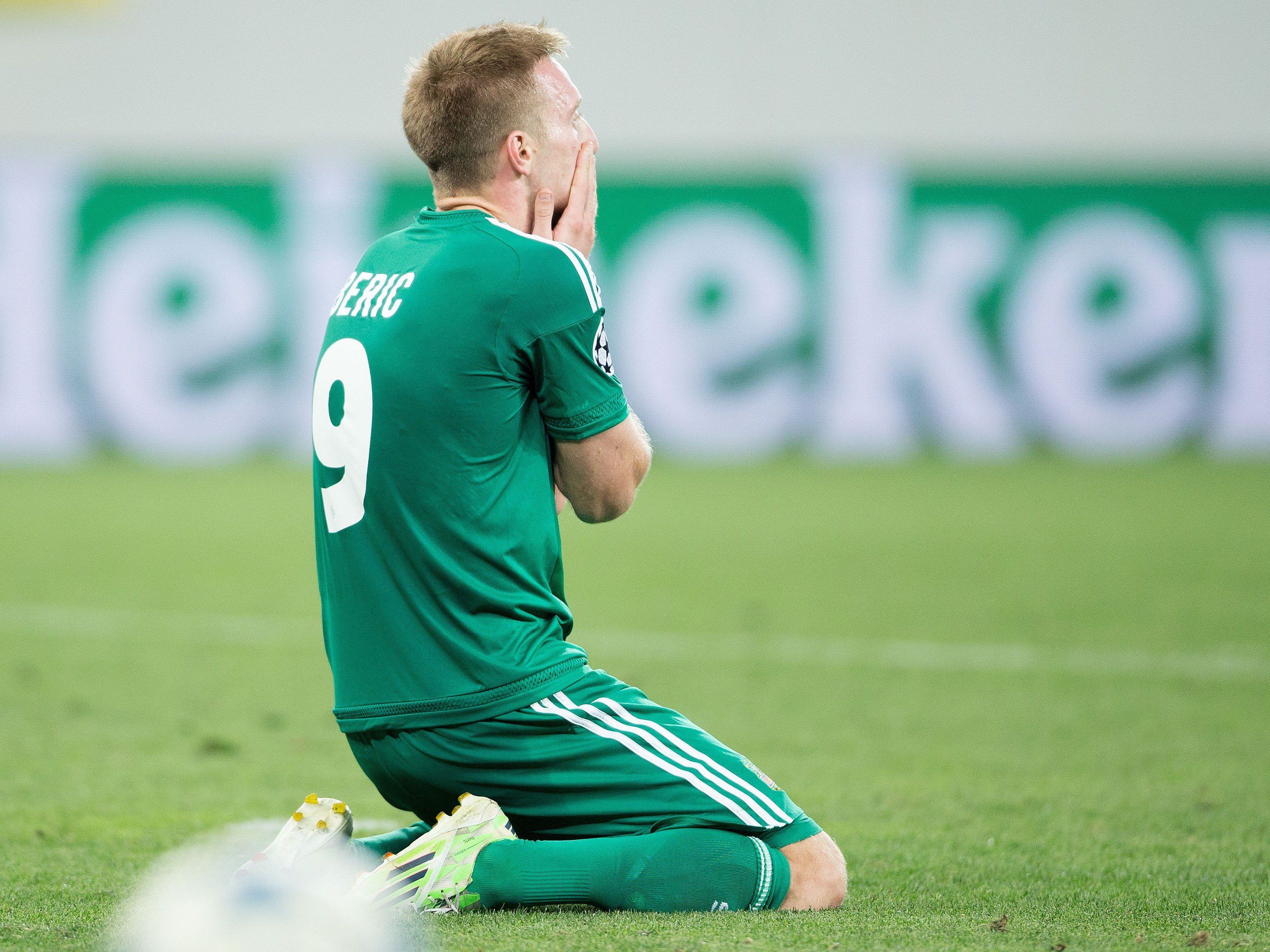 Bittere Enttäuschung für Rapid Wien nach dem Ausscheiden aus der Champions League. Bittere Enttäuschung für Rapid Wien nach dem Ausscheiden aus der Champions League.