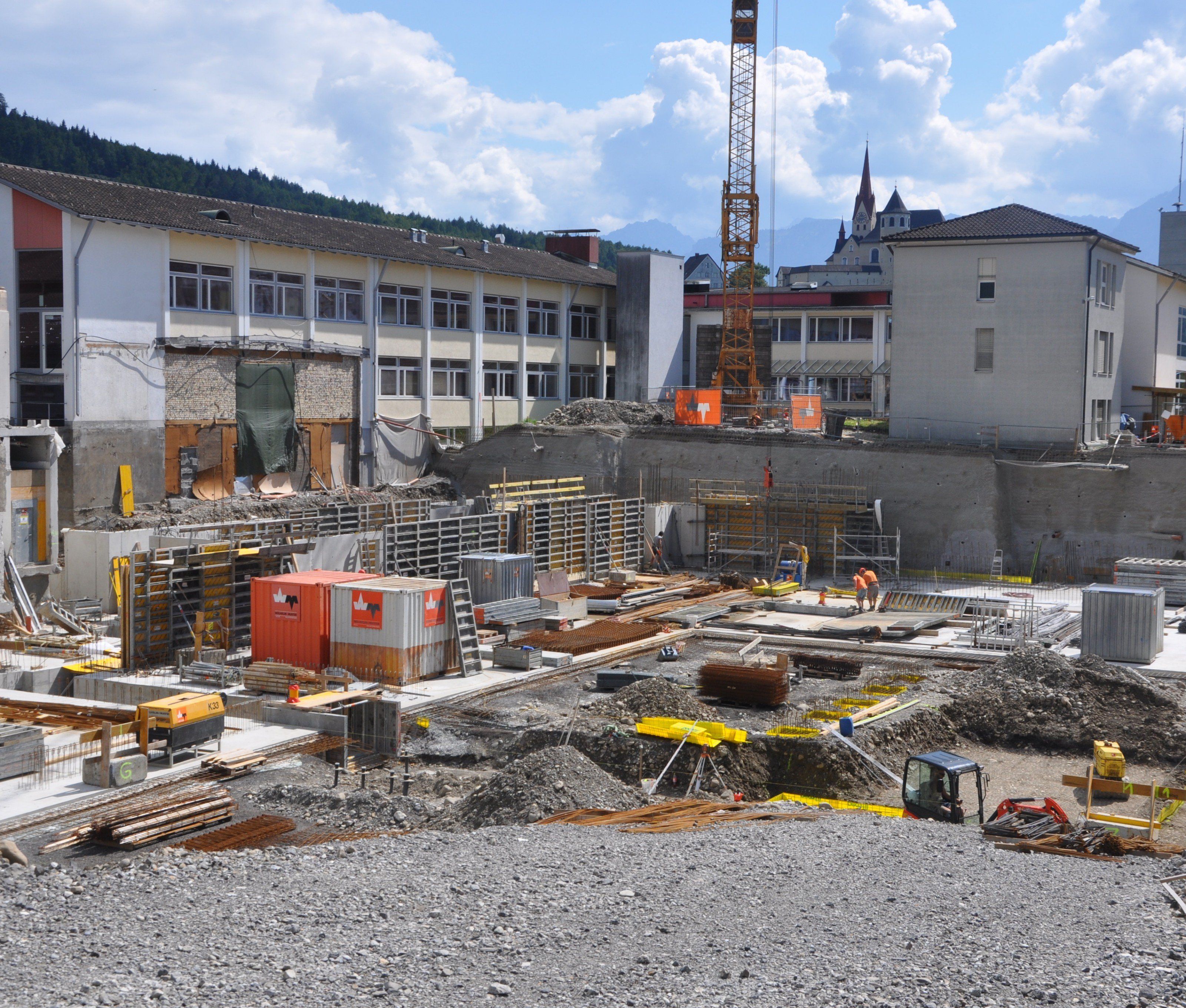 Auf vollen Touren laufen die Bauarbeiten bei der Doppelturnhalle der MS-Rankweil Auf vollen Touren laufen die Bauarbeiten bei der Doppelturnhalle der MS-Rankweil