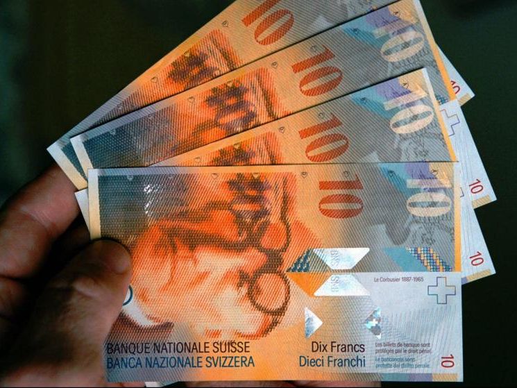 PMI hatte im Juni erstmals seit der Abkehr vom Euro-Mindestkurs die Wachstumsschwelle erreicht. PMI hatte im Juni erstmals seit der Abkehr vom Euro-Mindestkurs die Wachstumsschwelle erreicht.