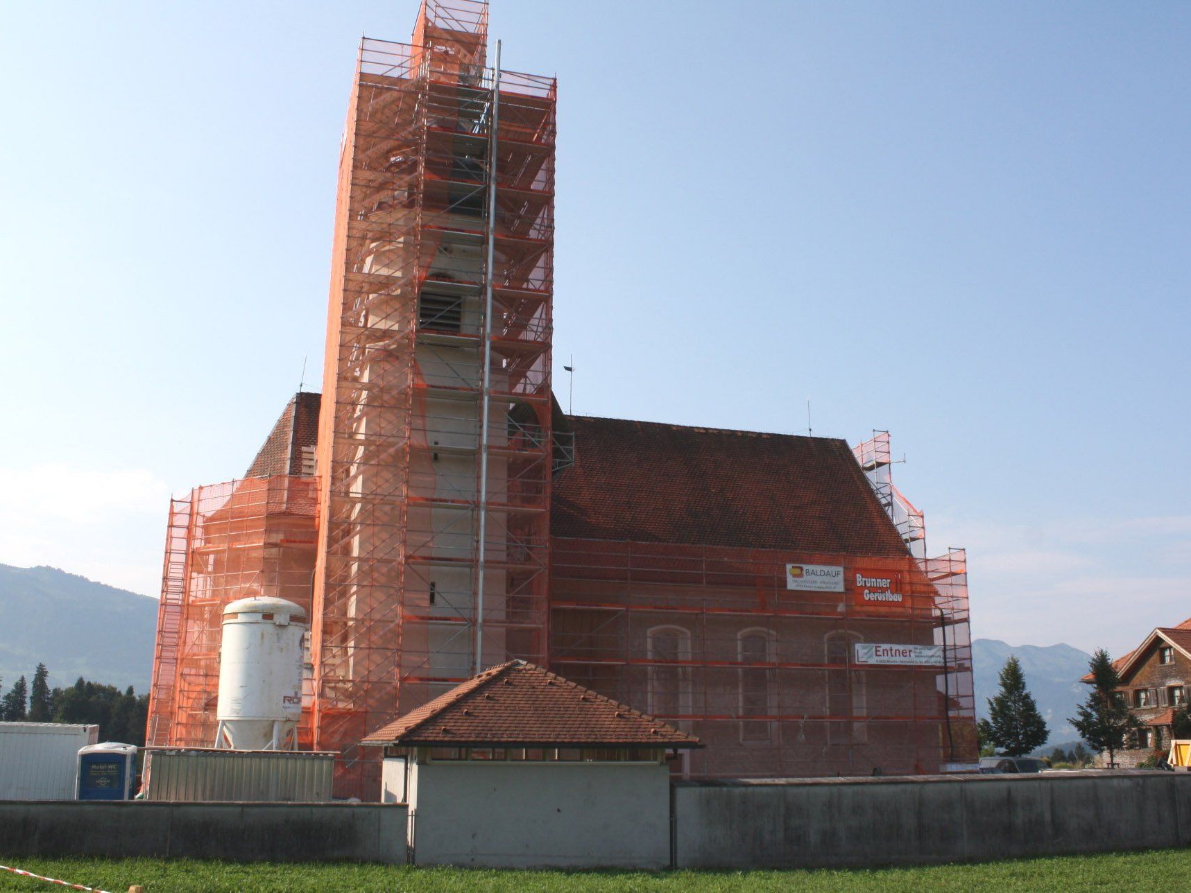 In Langenegg wird eine der schönsten Bregenzerwälder Barockkirchen saniert. In Langenegg wird eine der schönsten Bregenzerwälder Barockkirchen saniert.