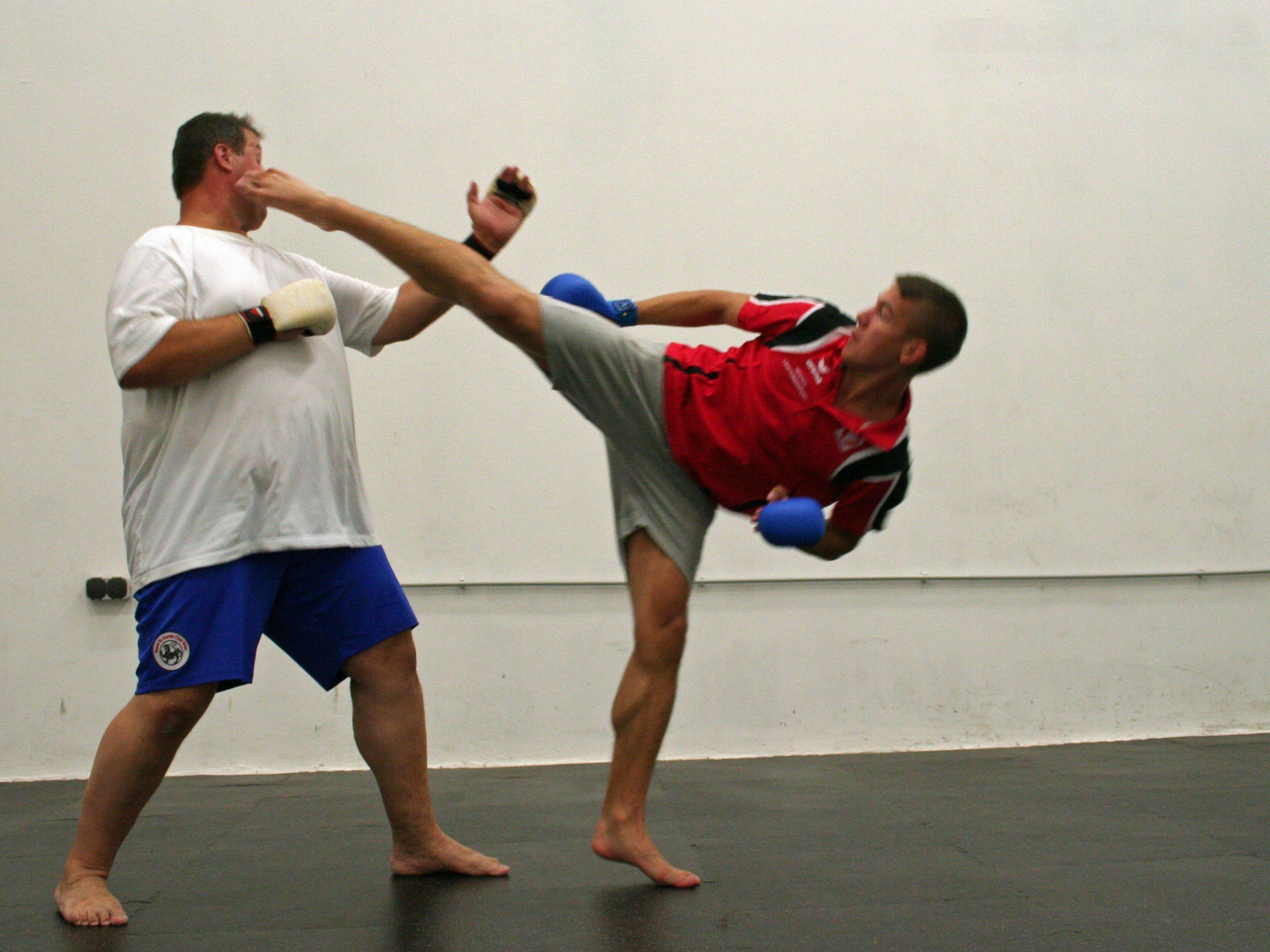 Daniel Wrabec beim Training mit seinem Vater und Trainer Werner.