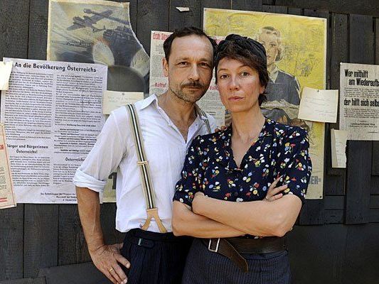 Ursula Strauss und Gerald Votava bei den Dreharbeiten zu "Maikäfer flieg!" in Wien Ursula Strauss und Gerald Votava bei den Dreharbeiten zu "Maikäfer flieg!" in Wien