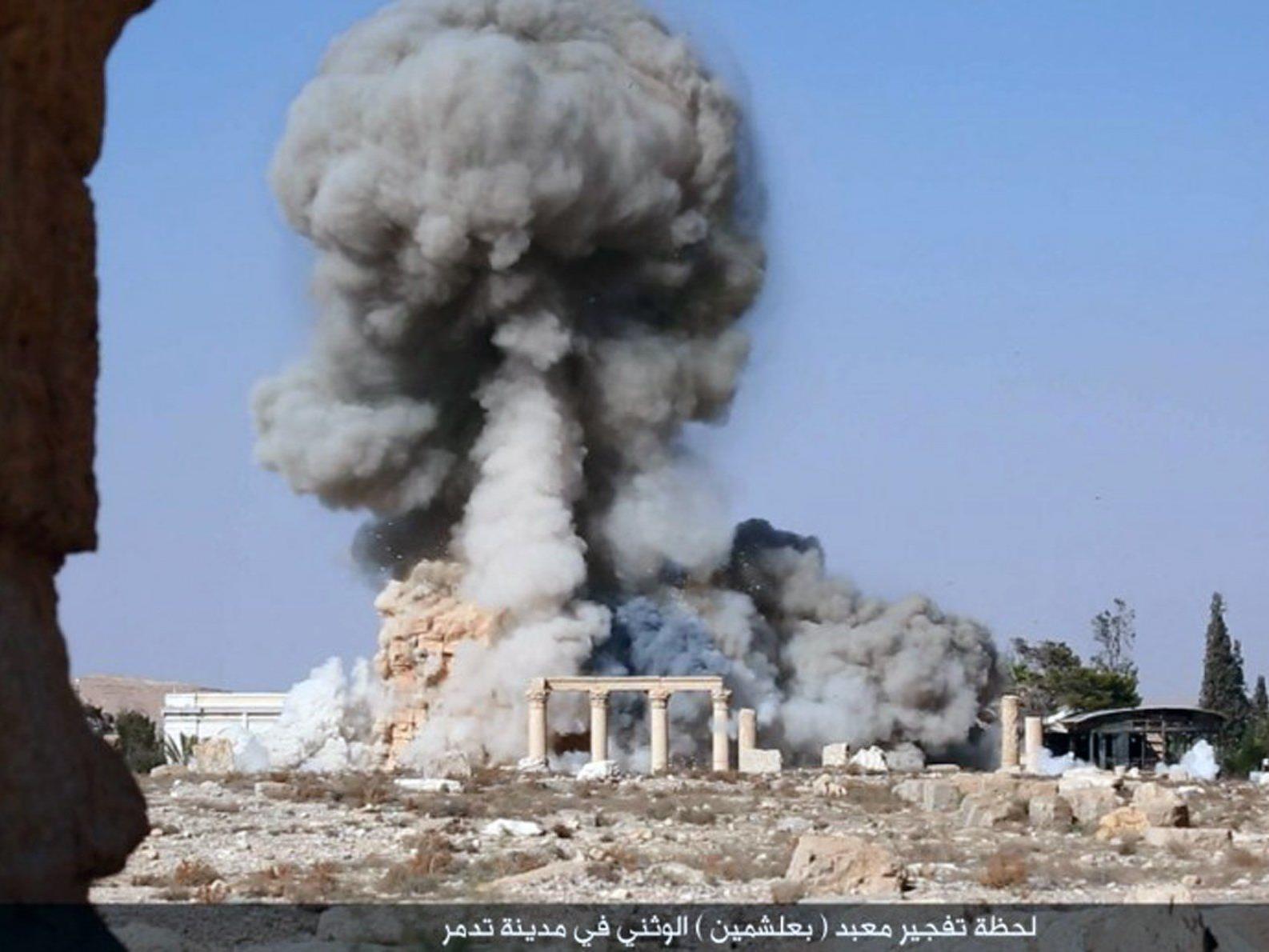 Fotos zeigen Sprengung von antiker Anlage in Syrien.
