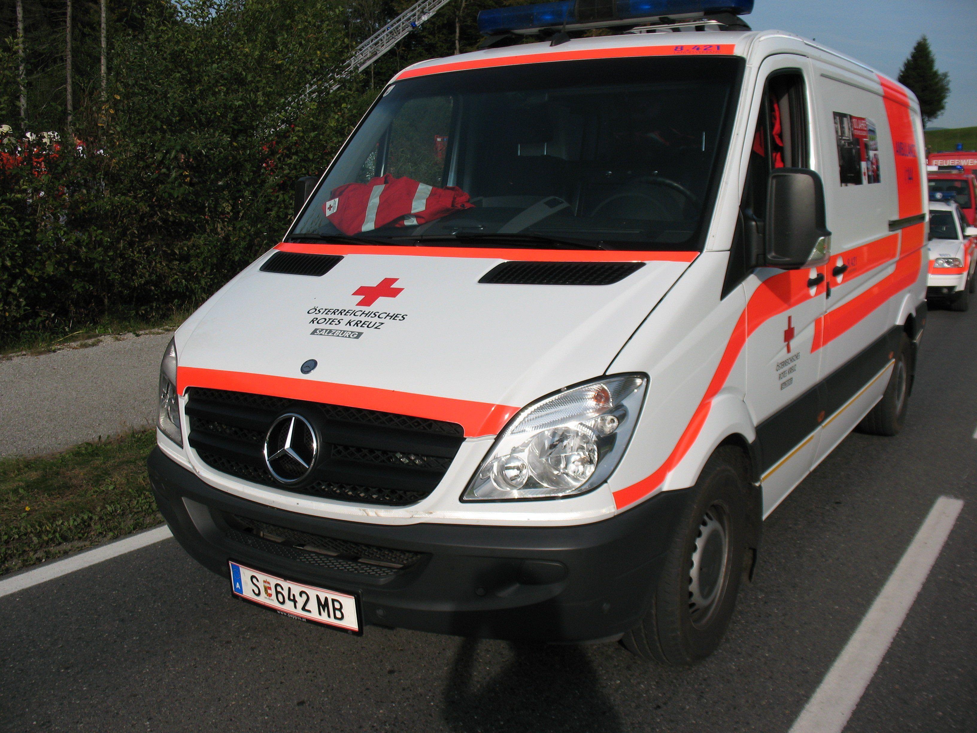Der Verletzte wurde ins Unfallkrankenhaus Salzburg gebracht.