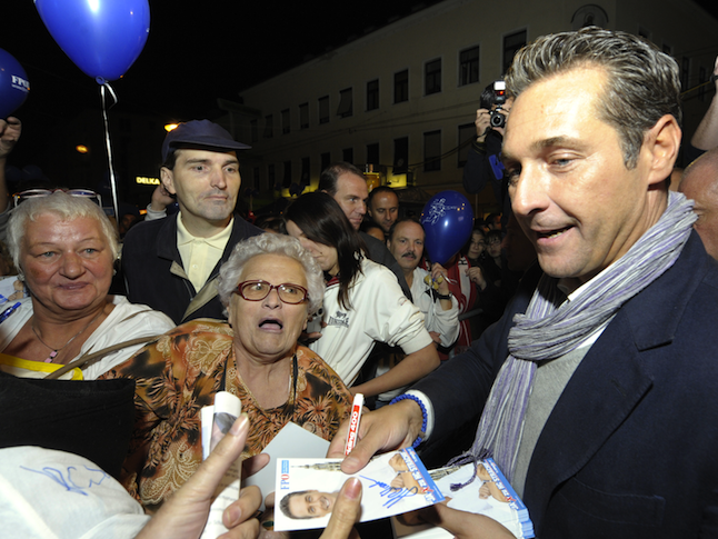 Wahlkämpfen am Viktor Adler Markt : Die FPÖ setzt wie schon 2010 auf Bewährtes Wahlkämpfen am Viktor Adler Markt : Die FPÖ setzt wie schon 2010 auf Bewährtes