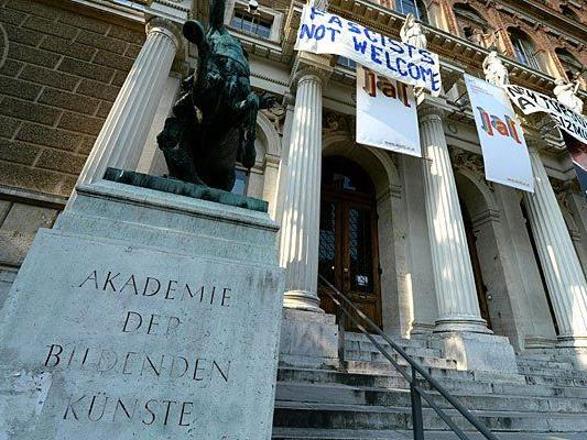 Die Akademie der Bildenden Künste in Wien wurde wegen der Neonazis zugesperrt