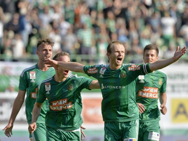 Jubel bei Rapid nach der Partie gegen Grödig. Jubel bei Rapid nach der Partie gegen Grödig.
