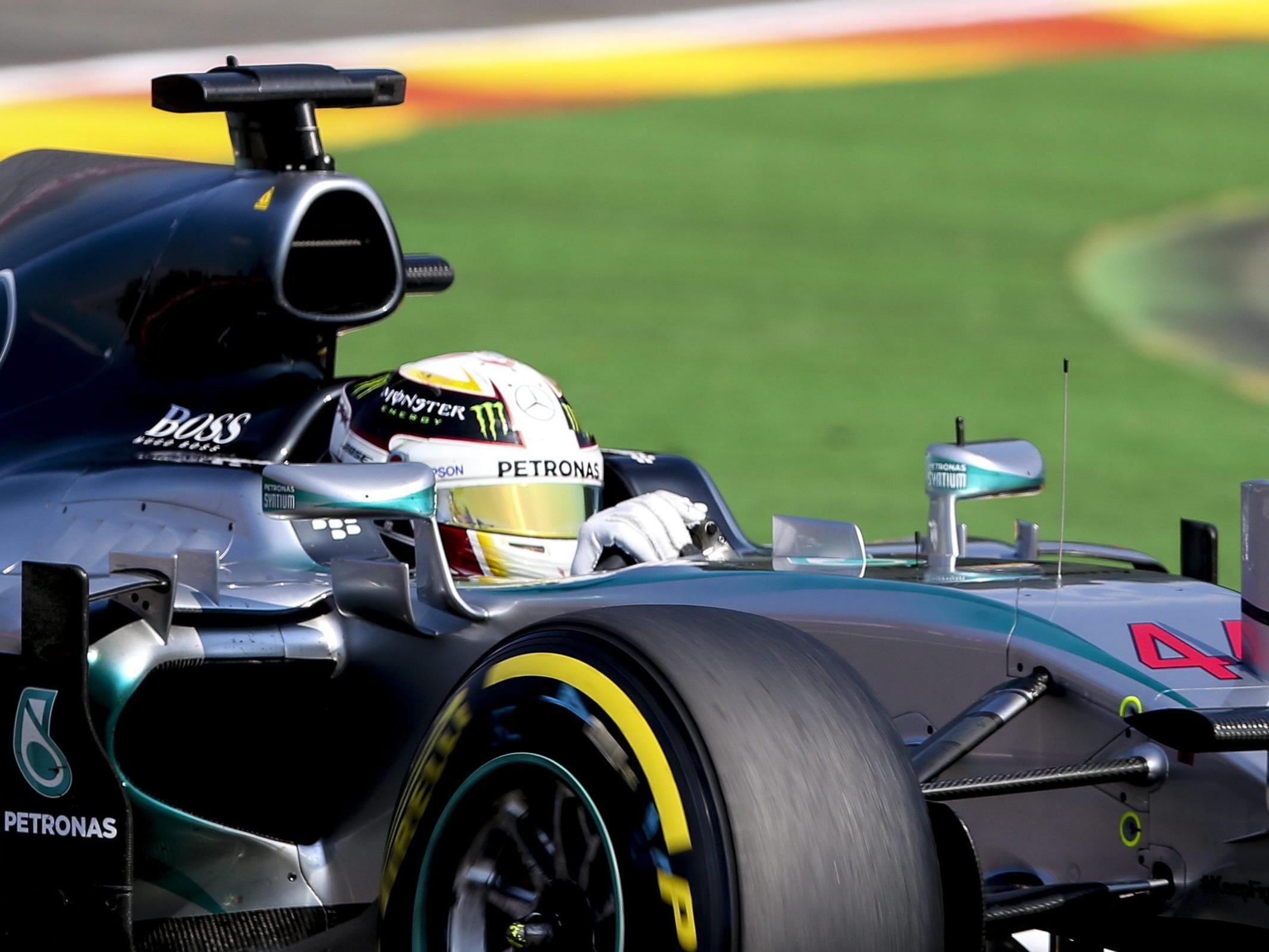Lauda: "Unschlagbar" - Mercedes-Teamkollege Rosberg verlor fast eine halbe Sekunde.