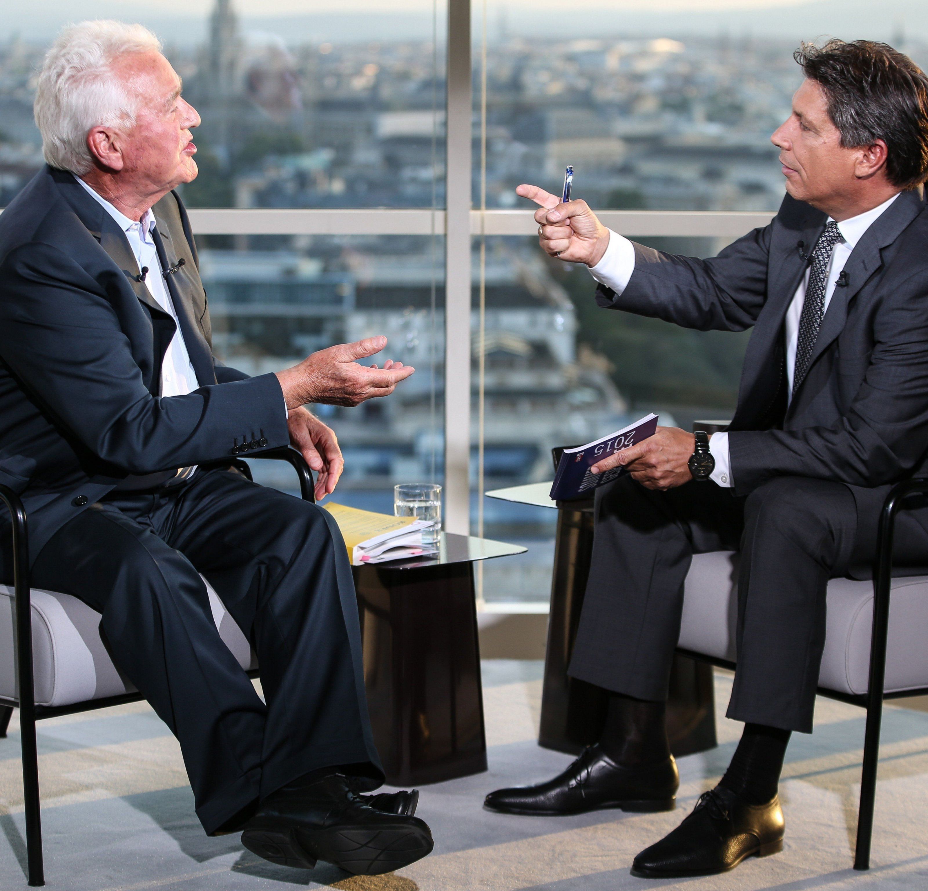 Frank Stronach beim Sommergespräch mit Hans Bürger. Frank Stronach beim Sommergespräch mit Hans Bürger.