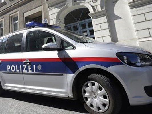 Einsatz in Wien-Donaustadt: Mann attckierte die eigenen Eltern. Einsatz in Wien-Donaustadt: Mann attckierte die eigenen Eltern.
