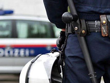 Schlepperfahrzeug auf S1 abgestellt -Verfolgungsjagd mit Schussabgabe. Schlepperfahrzeug auf S1 abgestellt -Verfolgungsjagd mit Schussabgabe.