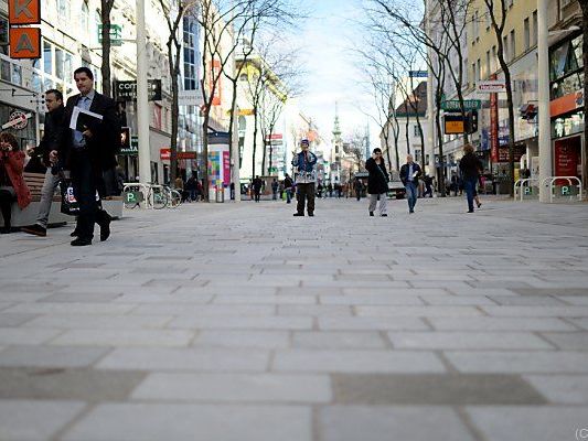 In Bezug auf die Mariahilfer Straße wird die Sonntagsöffnung diskutiert In Bezug auf die Mariahilfer Straße wird die Sonntagsöffnung diskutiert