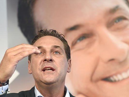 FPÖ-Parteiobmann Heinz-Christian Strache gab eine "Garantieerklärung" ab