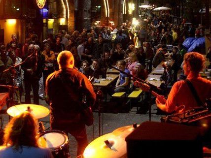 Bereits zum 18. Mal begeistert der Gürtel Night Walk Wiens-Partyvolk Bereits zum 18. Mal begeistert der Gürtel Night Walk Wiens-Partyvolk