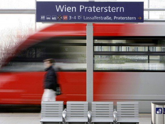 Nach der Messerstecherei am Praterstern werden jetzt Zeugen gesucht. Nach der Messerstecherei am Praterstern werden jetzt Zeugen gesucht.