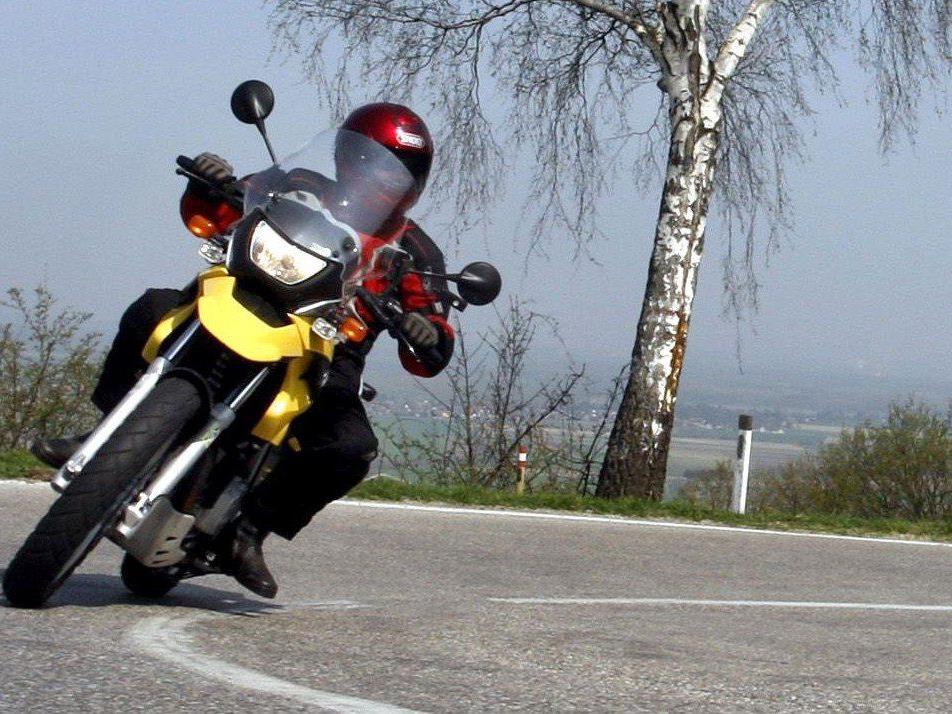 Zwei Motorradfahrer aus Österreich sind in Italien verunglückt.
