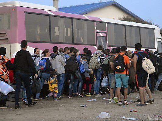 Busse fahren nicht mehr zur ungarischen Grenze