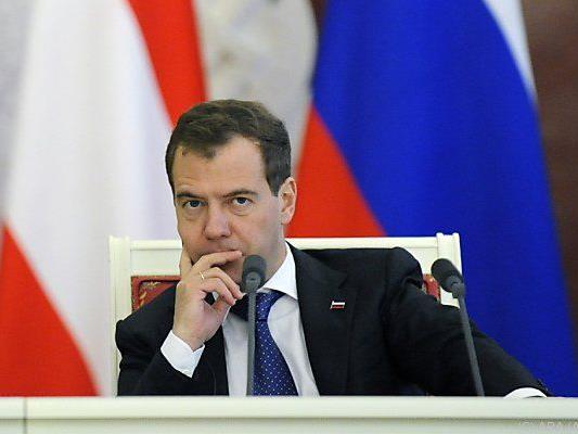 Dmitri Medwedew reagiere damit auf einen ähnlichen Schritt der Ukraine