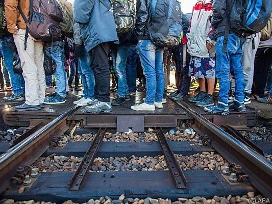 Flüchtlinge treffen in Lehrte ein Flüchtlinge treffen in Lehrte ein